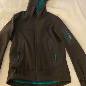 ARC’TERYX women’s small jacket -Black